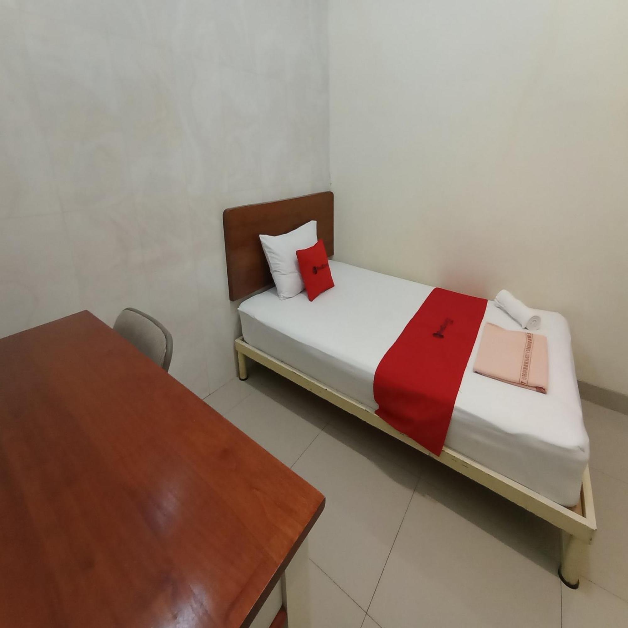 Reddoorz At Syariah House Purwokerto Hotel Exterior photo