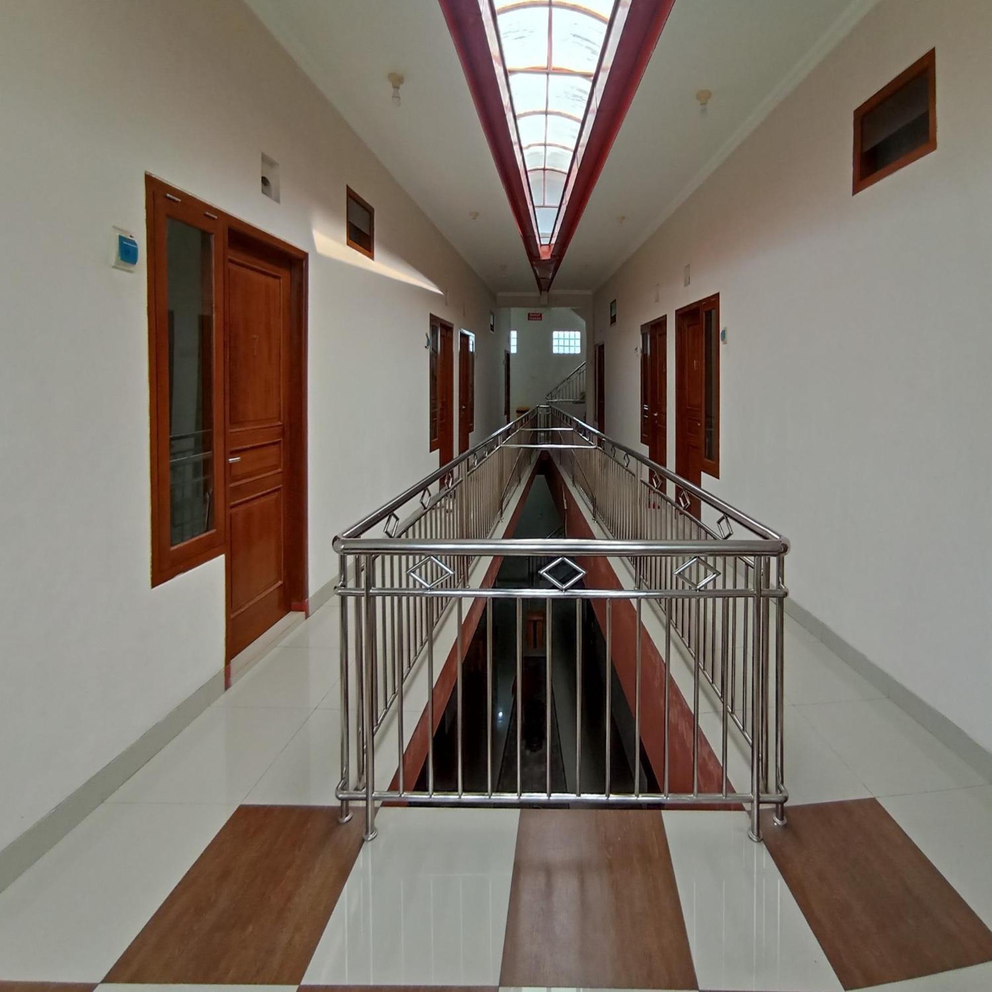 Reddoorz At Syariah House Purwokerto Hotel Exterior photo